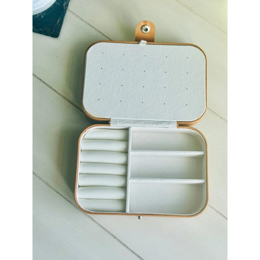Travel Jewelry Organizer Case Faux‎ Leather Tan Snap Closure jewelry Storage Box